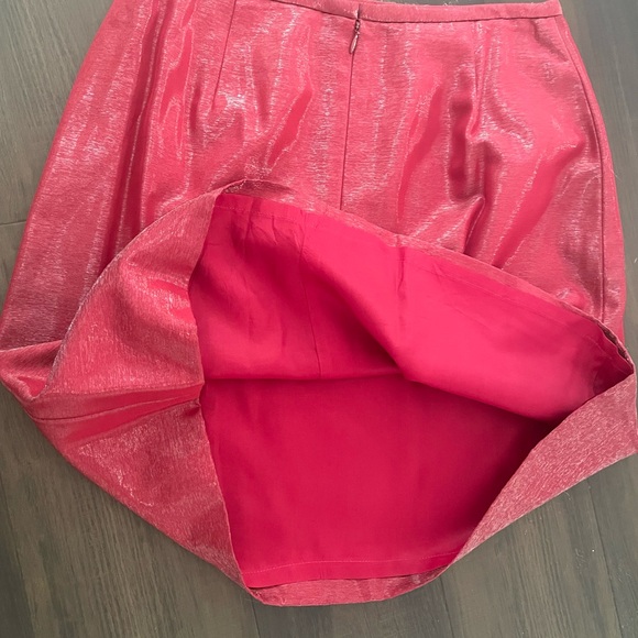 Vintage 80’s CACHE red skirt with sheen. Size 8 - Picture 4 of 5
